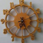 MONTRE MURALE EN BOIS