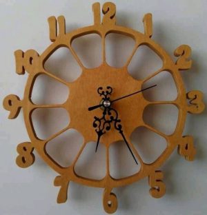 MONTRE MURALE EN BOIS – Image 1