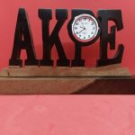 MONTRE POUR BUREAU EN BOIS 1