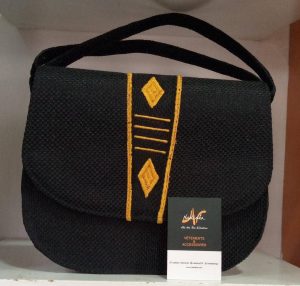SAC BANDOULIERE BRODE APO'MI – Image 1