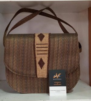SAC BANDOULIERE BRODE APO'MI – Image 1