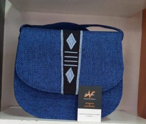 SAC BANDOULIERE BRODE APO'MI – Image 1